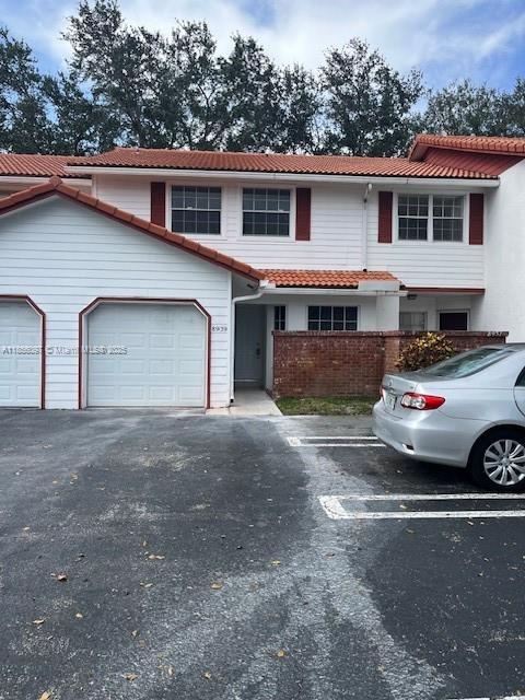 Upgraded 3 bed, 2.5 bath townhouse in Beacon Hill. Upstairs features 3 bedrooms and 2 full baths. The master bath as a freestanding tub and walk-in shower. Property is a must see. Water is included in the rental rate. Owner is requesting a deposit of one month's rent and 1st month to move in. The association requires a 700-credit score and a $300 refundable deposit to move in. Approval time frame per the association is 30 days. Application fee for Community is $150 and application fee for management company is an additional $150. Pets are welcome and require a $150 refundable deposit.