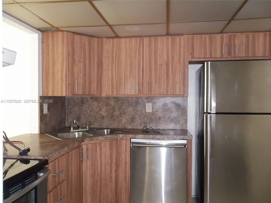 Investor dream !!!! fully remodeled unit which is coming with a super nice ( many years tenant pay 1700@), just buy and start to collect a rent !!! Complex almost over full remodeling . Best location ever !!!! across from the park and 5 min from shops and beach. HOT WATER AND CABLE INCLUDED.