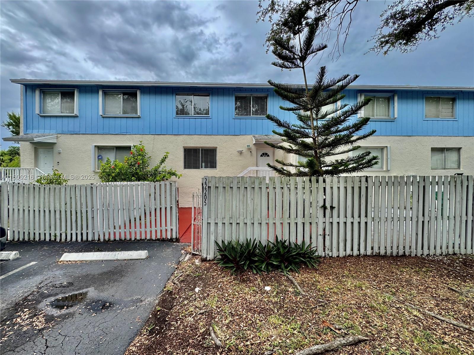 BLACK CREEK VILLAS - Residential