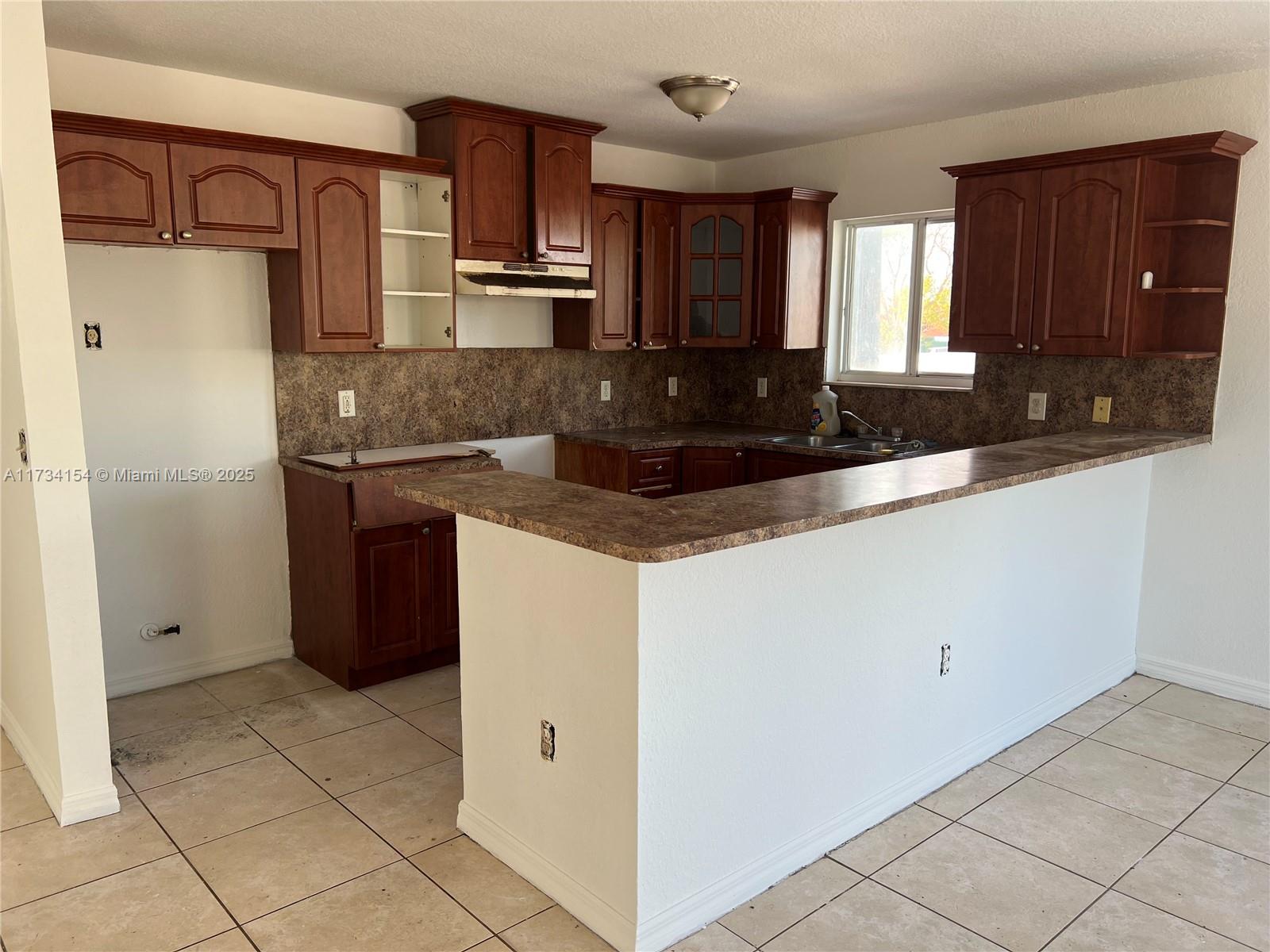 7030 Nw 6th Ct U, Miami, Broward County, Florida - 3 Bedrooms  
2 Bathrooms - 