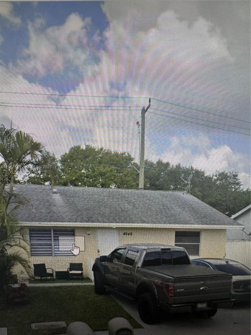 3/2 townhouse in a great community, priced to sell, please call me to see it