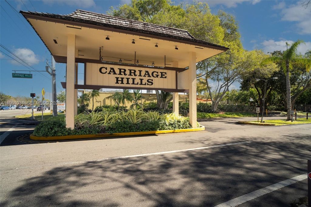 Photo of 135 Essex Rd #2-28, Hollywood, FL 33024 (MLS # A11961031)