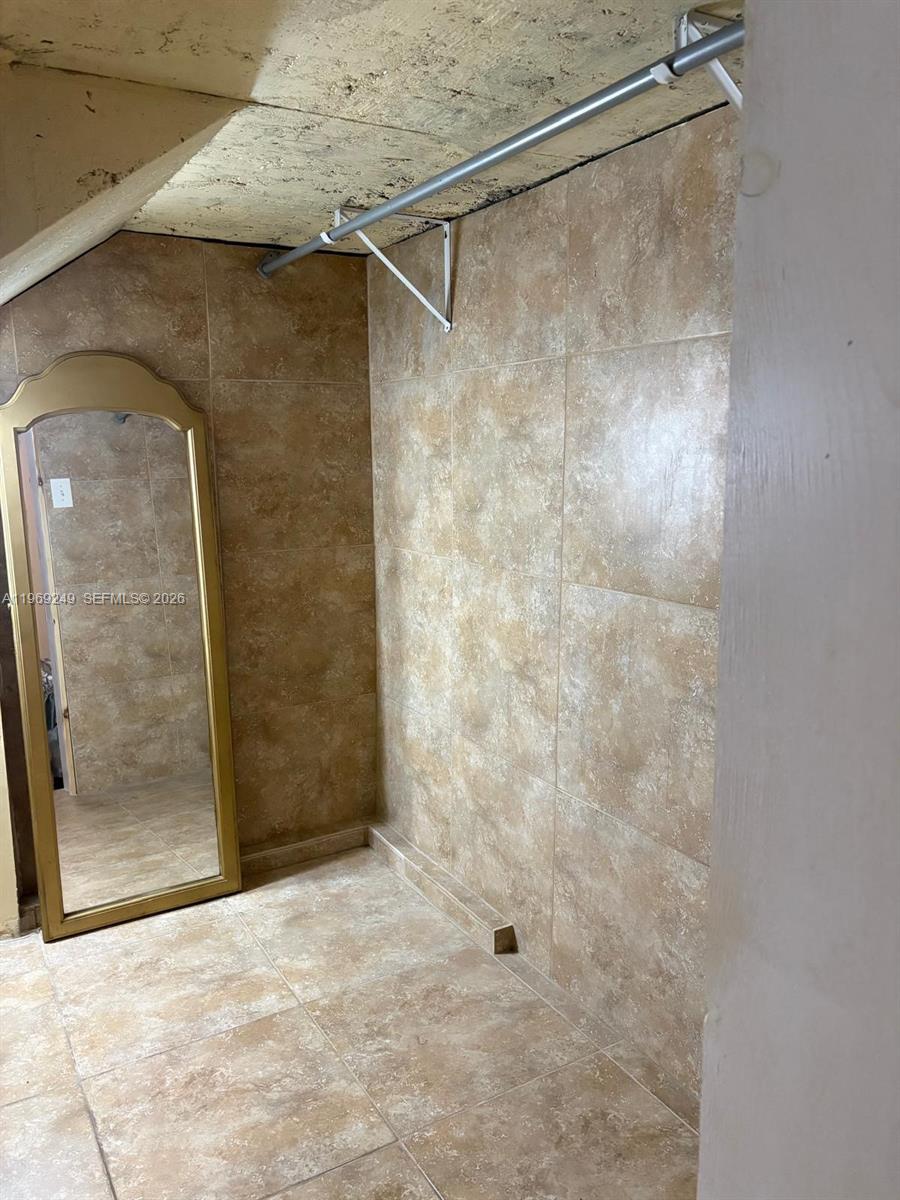 IMPERIAL GROUP - Residential Lease