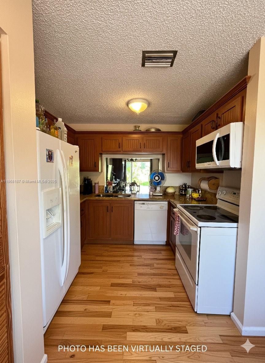 WOODLAKE SHORES - Residential