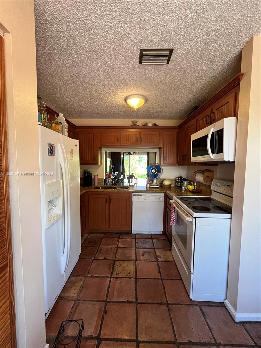 WOODLAKE SHORES - Residential