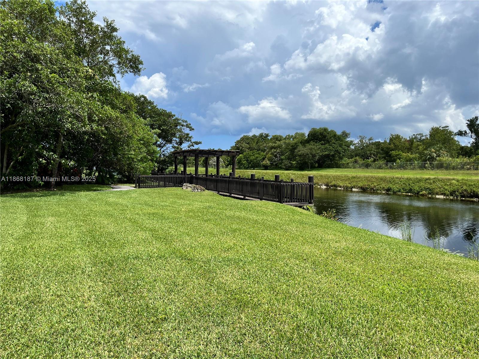 WOODLAKE SHORES - Residential