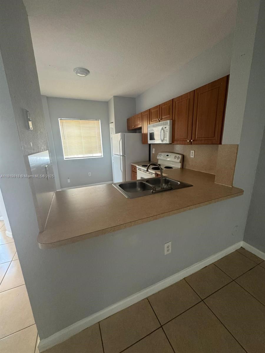 8811 S Isles Cr Cir 8811, Tamarac, Broward County, Florida - 2 Bedrooms  
3 Bathrooms - 