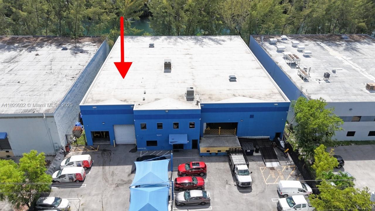 GREAT OPPORTUNITY and PRICED TO LEASE SPACE, IN AMAZING LOCATION IN DORAL!!! 8,000 SF TOTAL-- WAREHOUSE- 6400 SF // OFFICES 1600 SF INTENSIVE USE 1 DOCK HIGH DOOR and 1 RAMP PRIVATE ENTRY FOR TENANTS. 20' CLEAR CEILING HEIGHT. READY TO SHOW. LEASE START SEPTEMBER 01, 2025