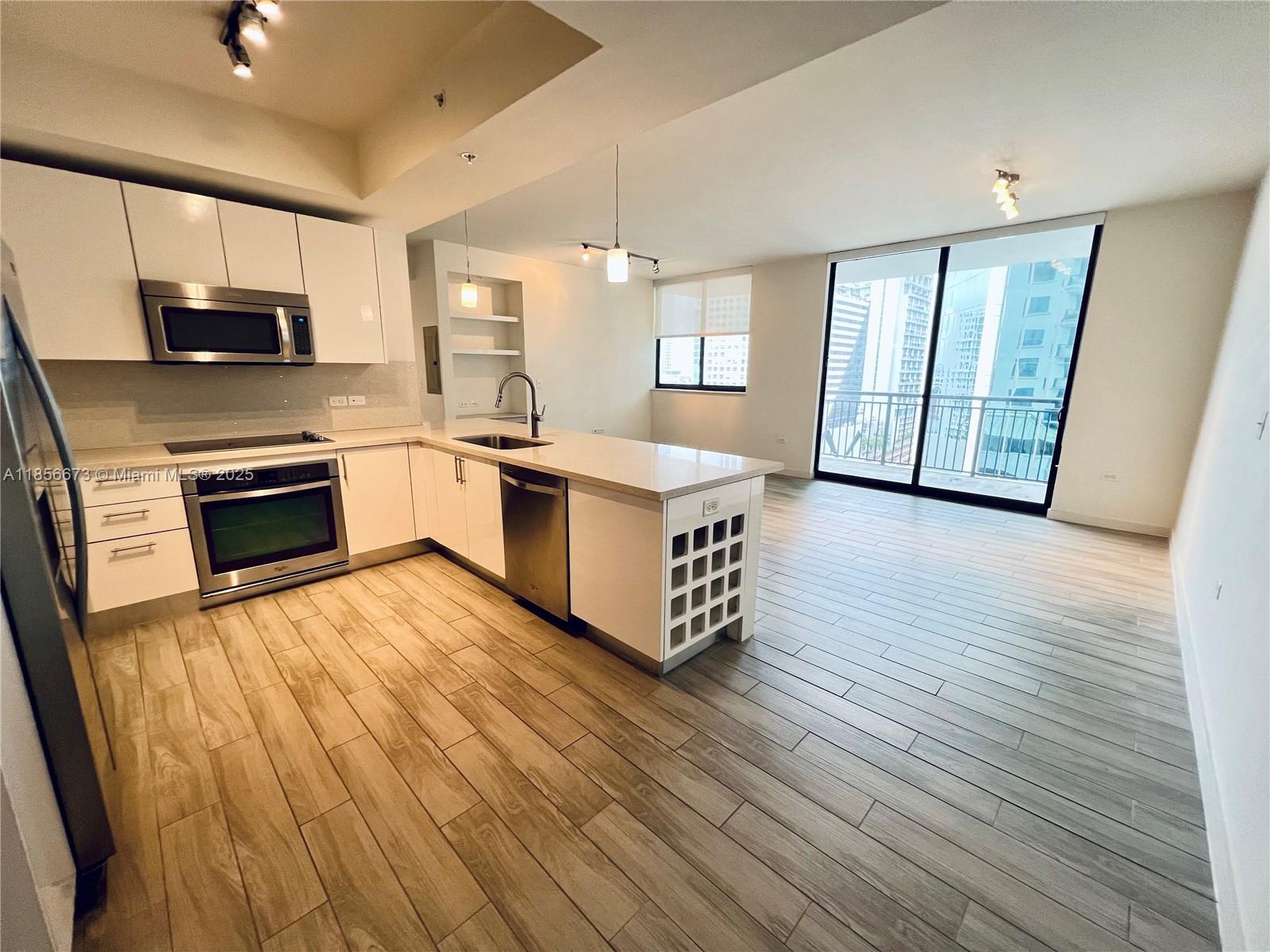 999 SW 1st Ave 1414