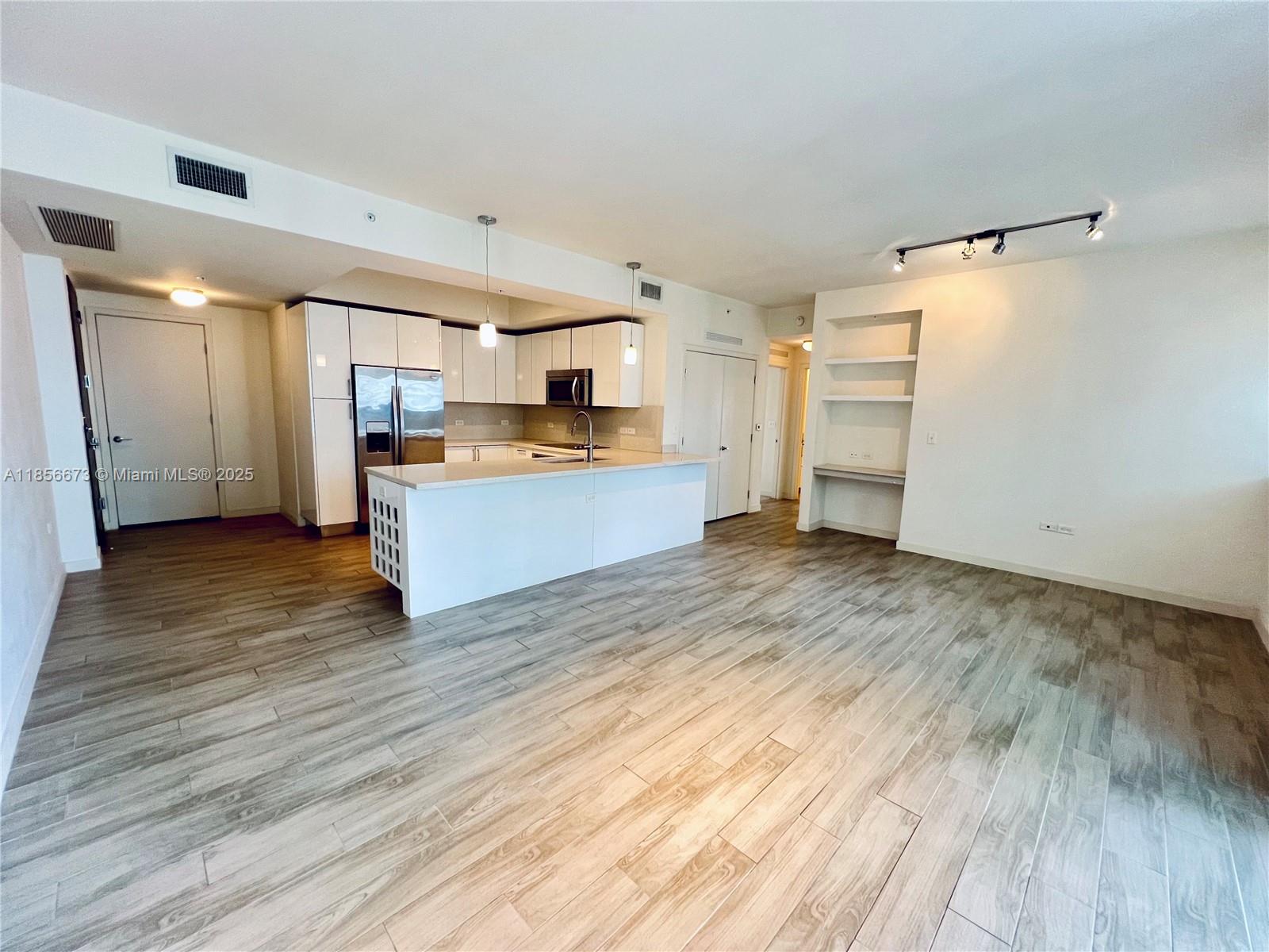 999 SW 1st Ave 1414