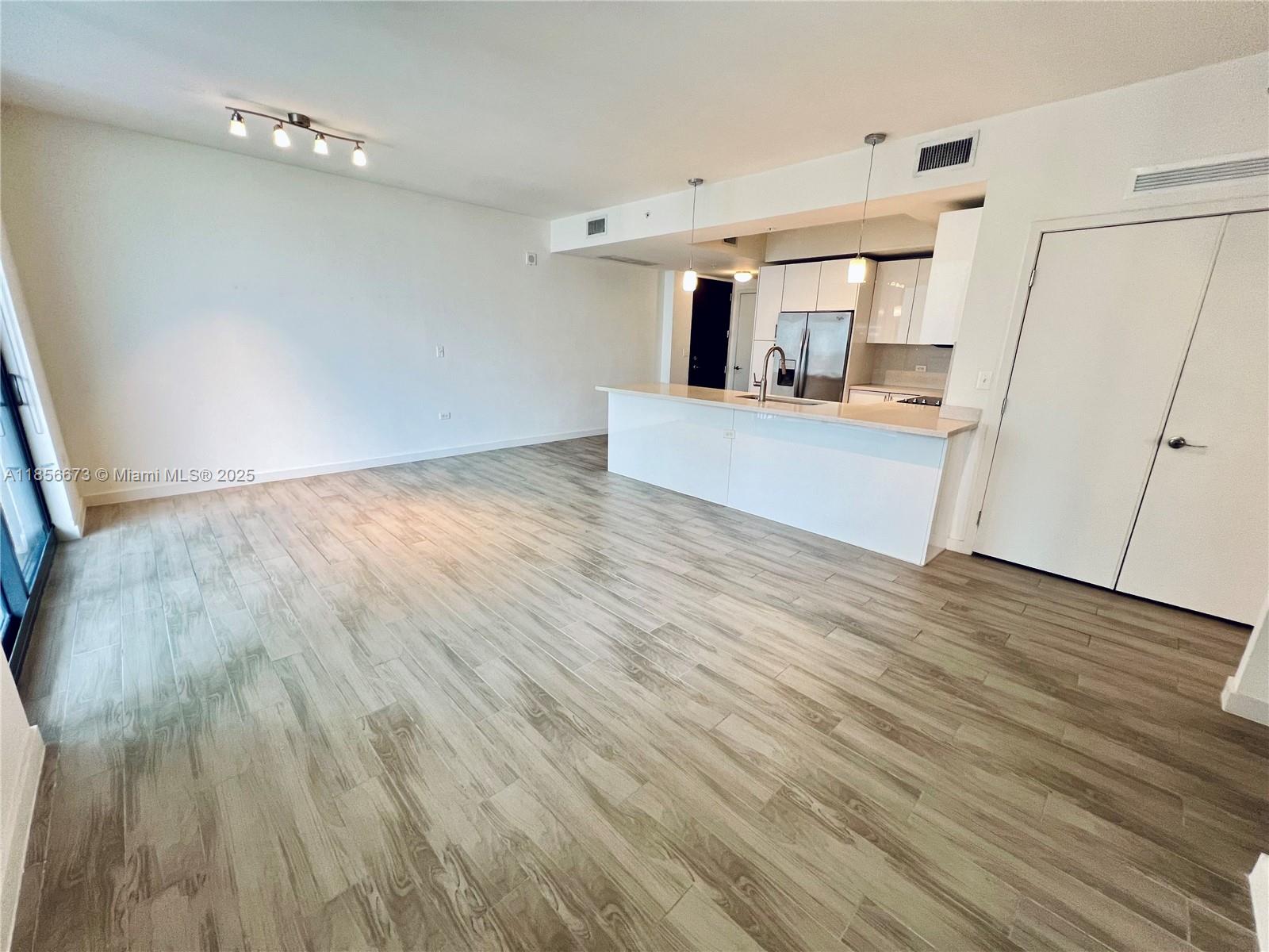 999 SW 1st Ave 1414