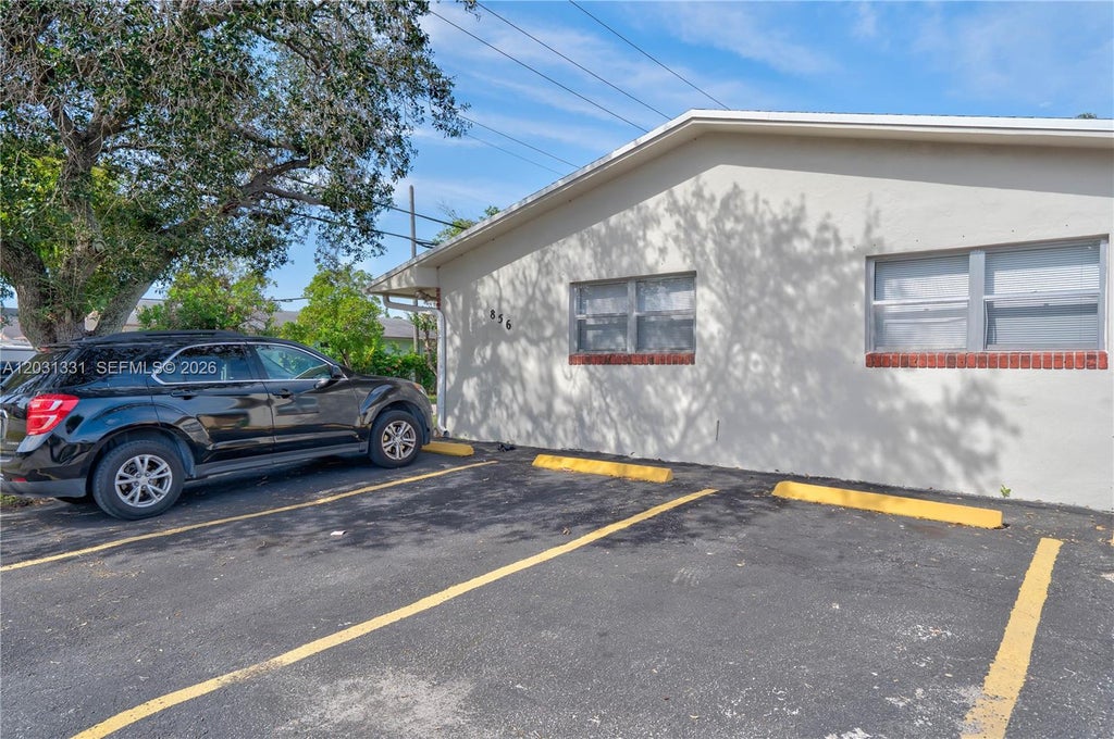 Photo of 856 SW 10th St #1, Hallandale Beach, FL 33009 (MLS # A12031331)