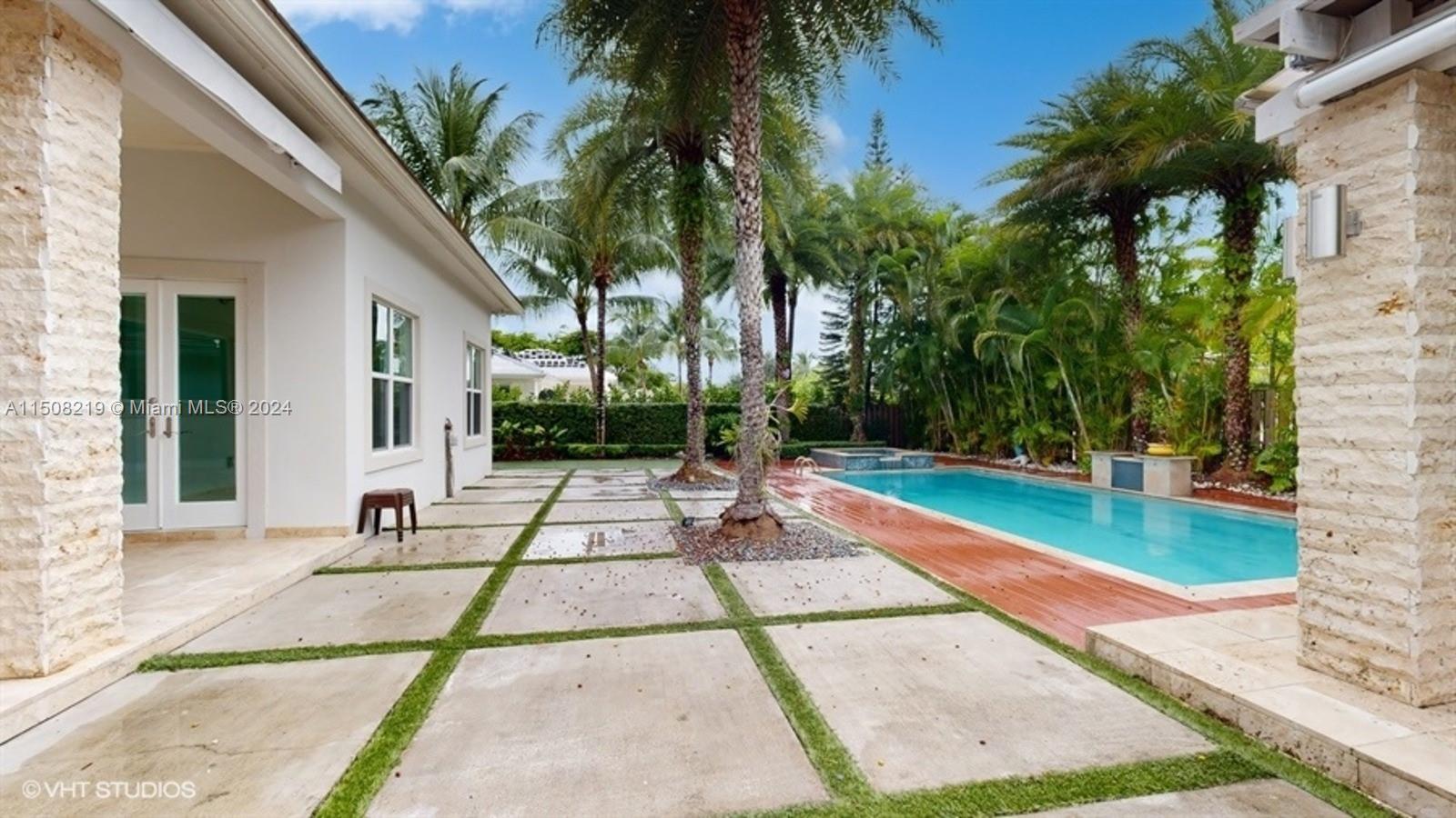 OAK RIDGE FALLS THIRD ADD - Residential