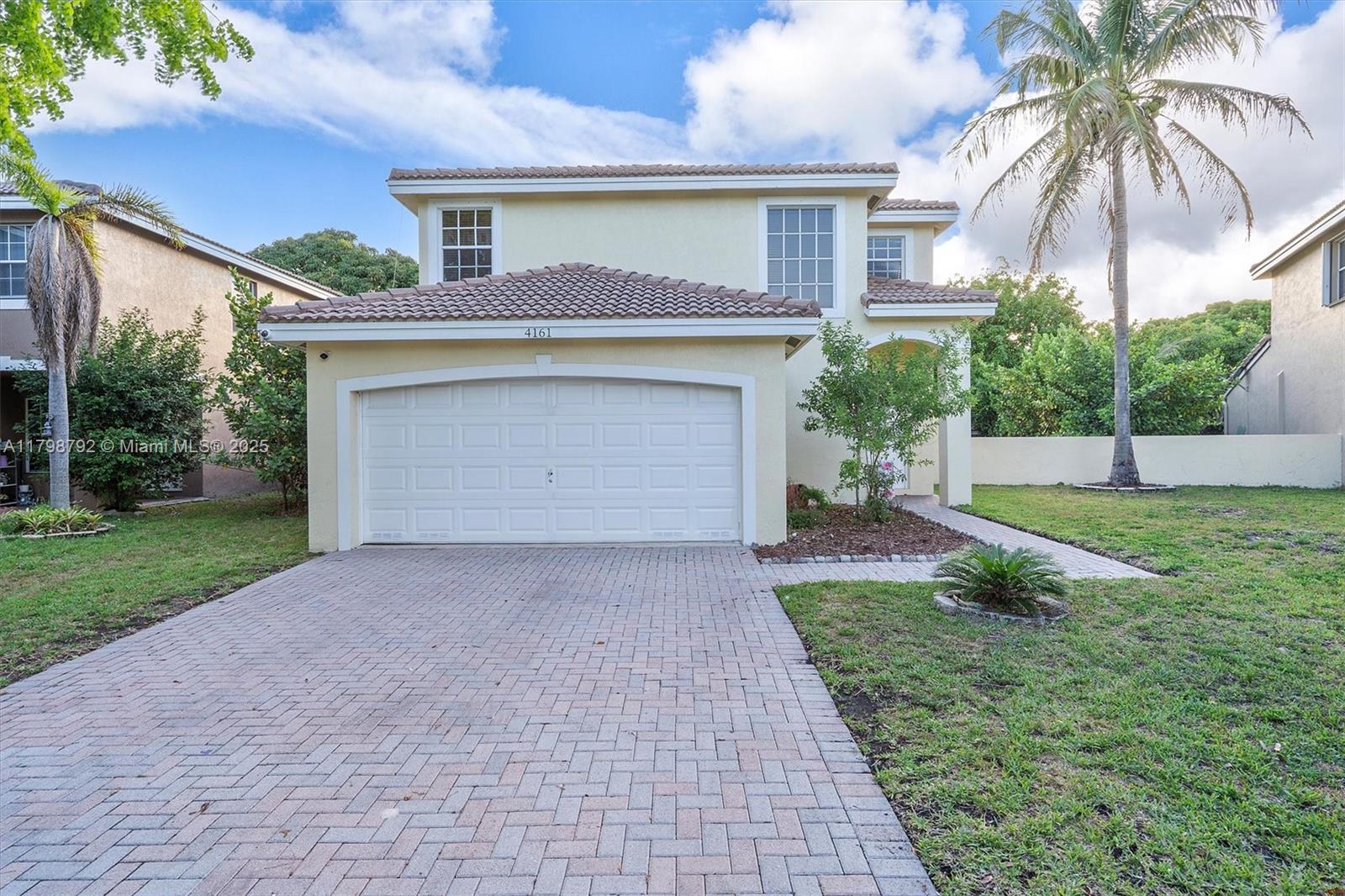 Property for Sale at 4161 W Silverado Cir, Davie, Broward County, Florida - Bedrooms: 3 
Bathrooms: 3  - $599,900