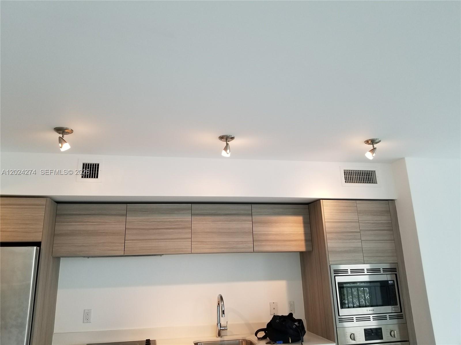 PELORO CONDO - Residential