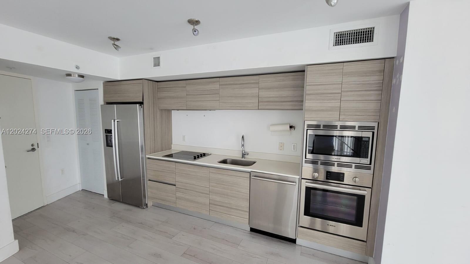 PELORO CONDO - Residential
