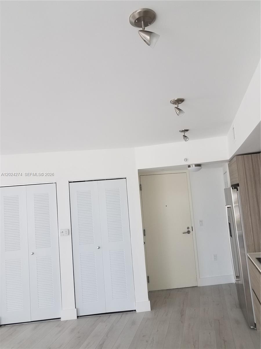 PELORO CONDO - Residential