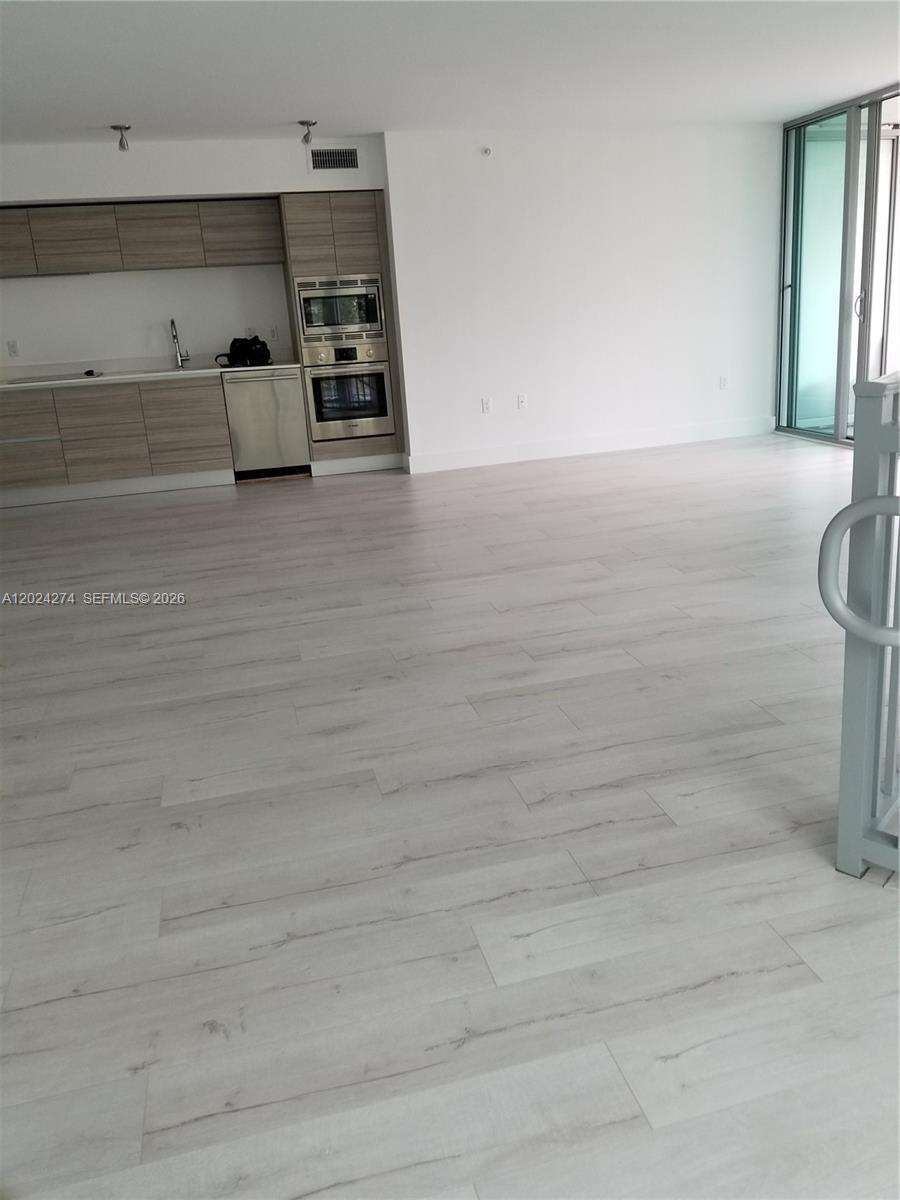 PELORO CONDO - Residential