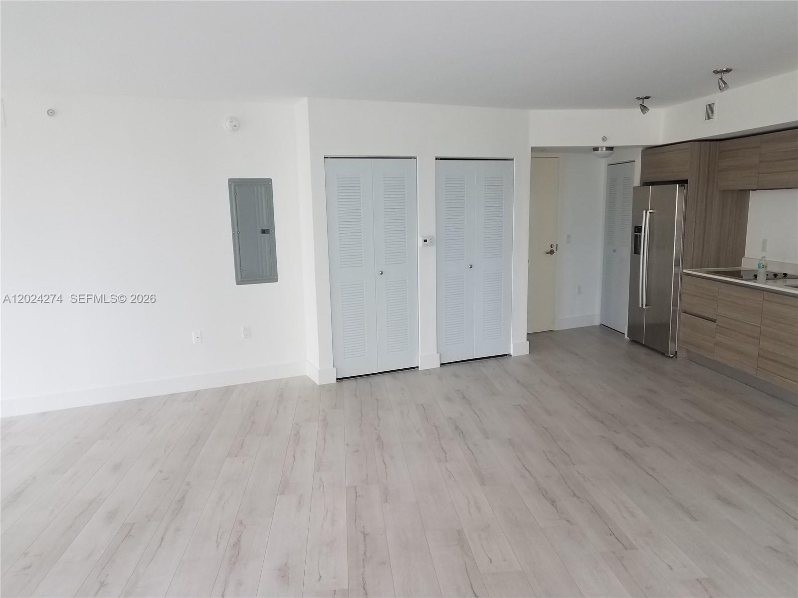 PELORO CONDO - Residential