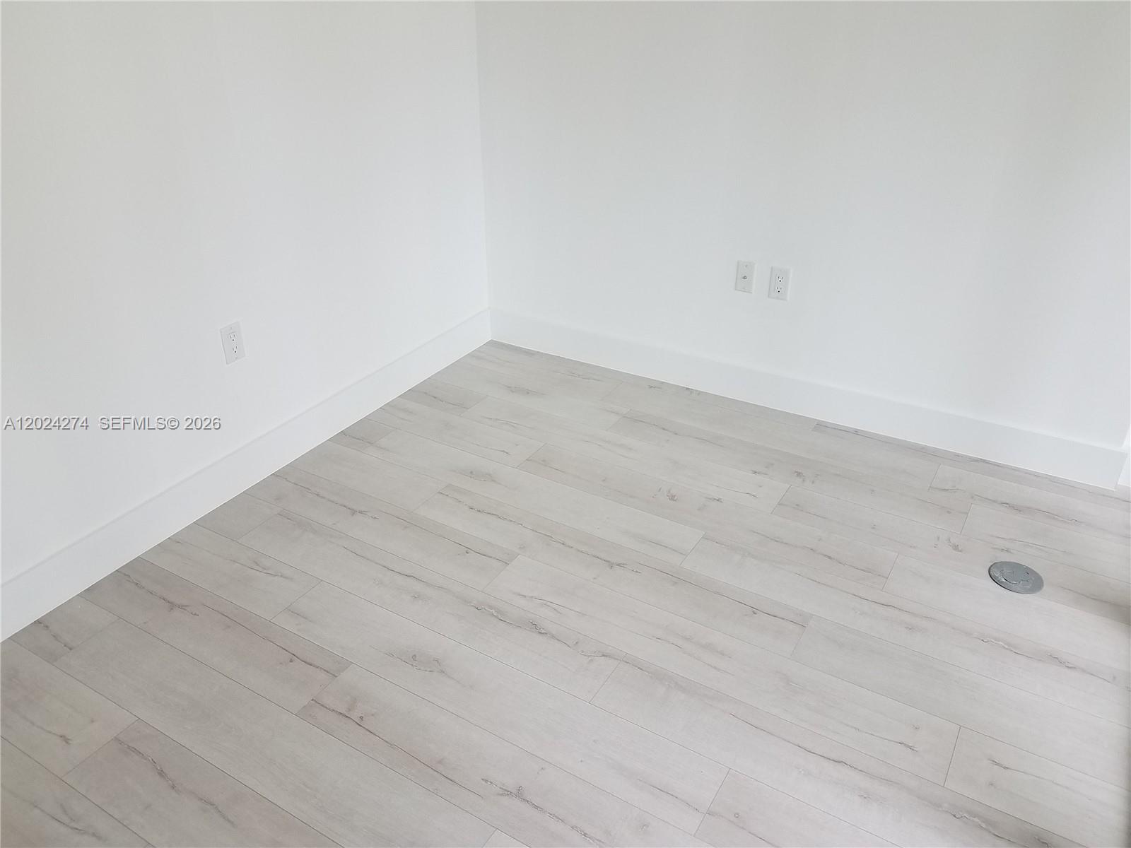 PELORO CONDO - Residential