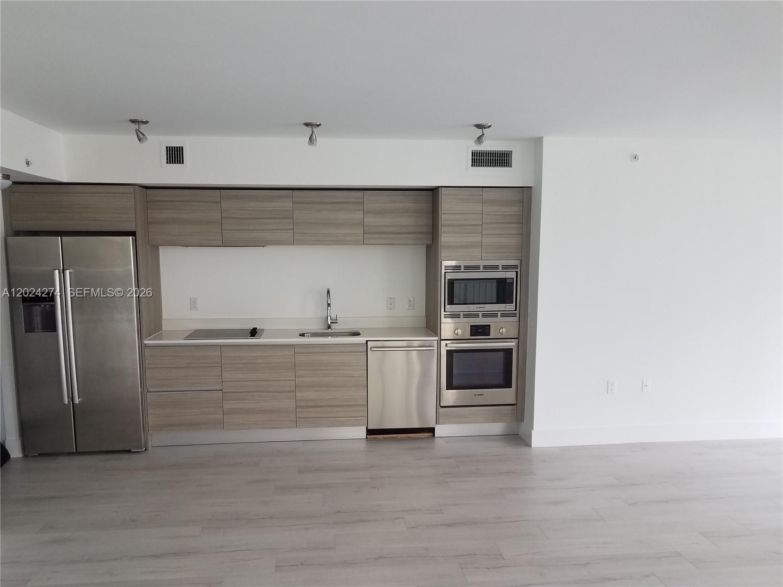 PELORO CONDO - Residential