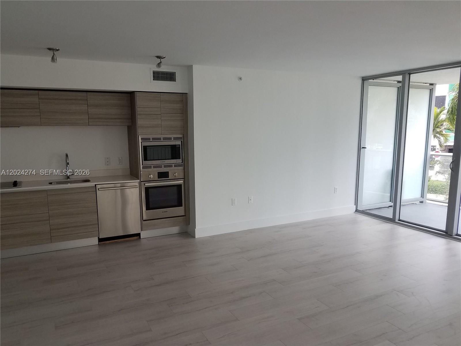 PELORO CONDO - Residential