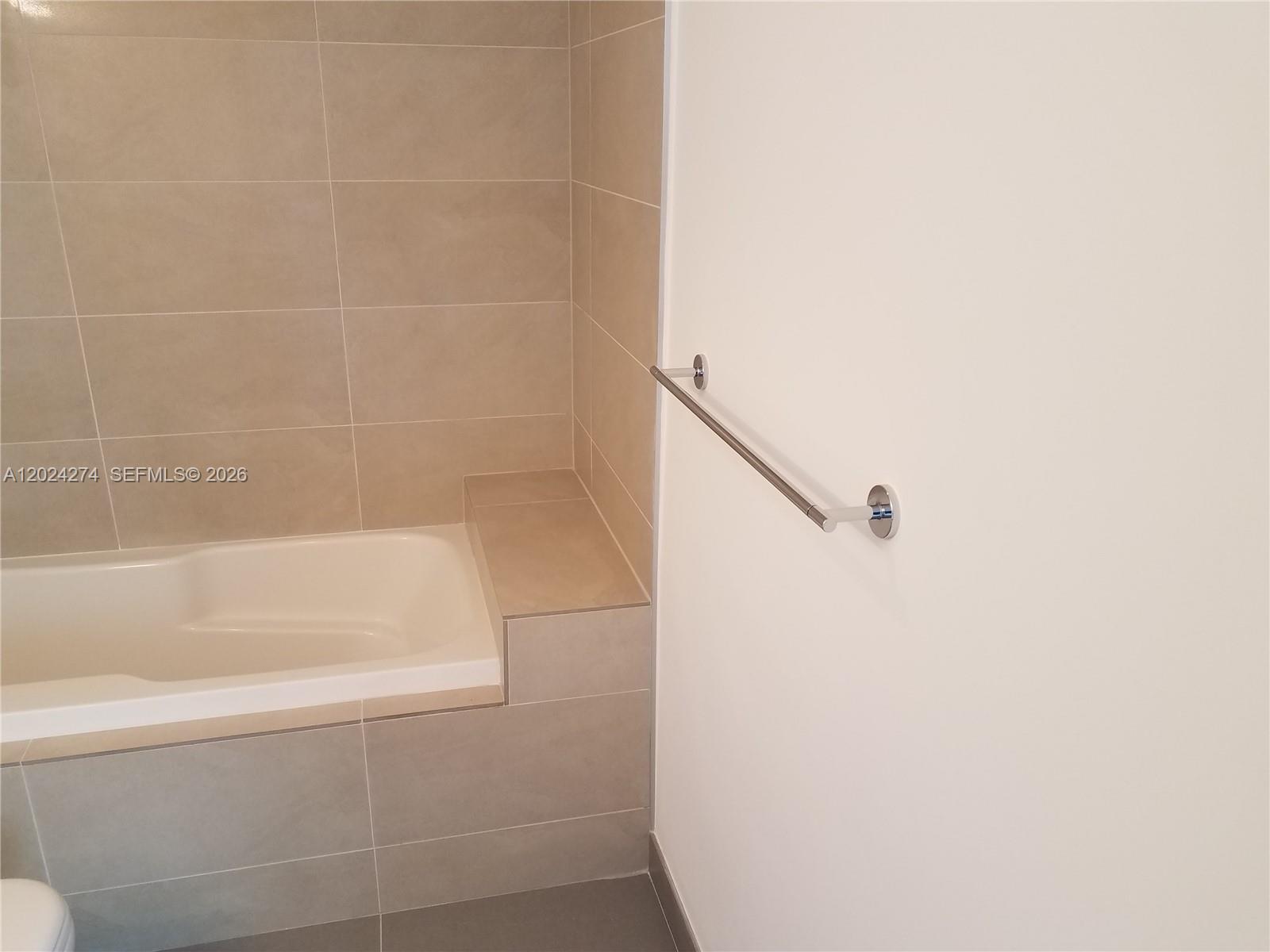 PELORO CONDO - Residential