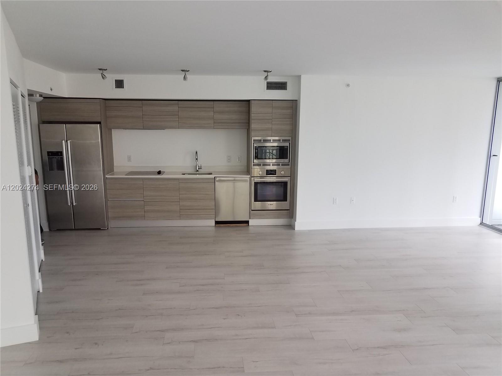 PELORO CONDO - Residential