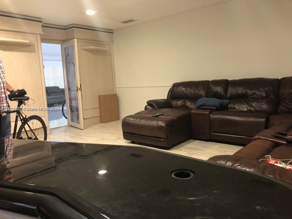 AMEND PLAT OF DORAL WOODS - Residential Lease