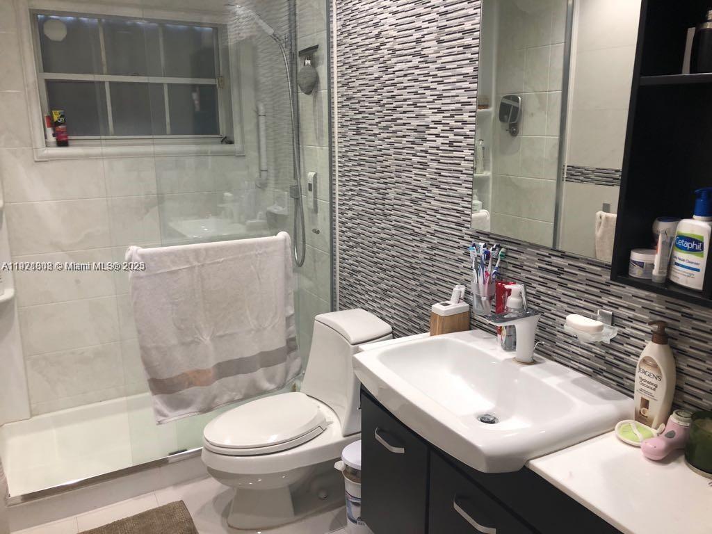 AMEND PLAT OF DORAL WOODS - Residential Lease