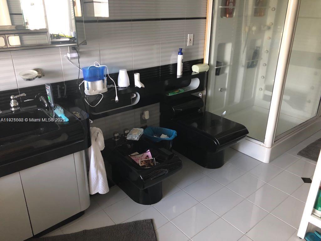 AMEND PLAT OF DORAL WOODS - Residential Lease