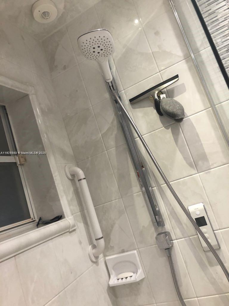 AMEND PLAT OF DORAL WOODS - Residential Lease