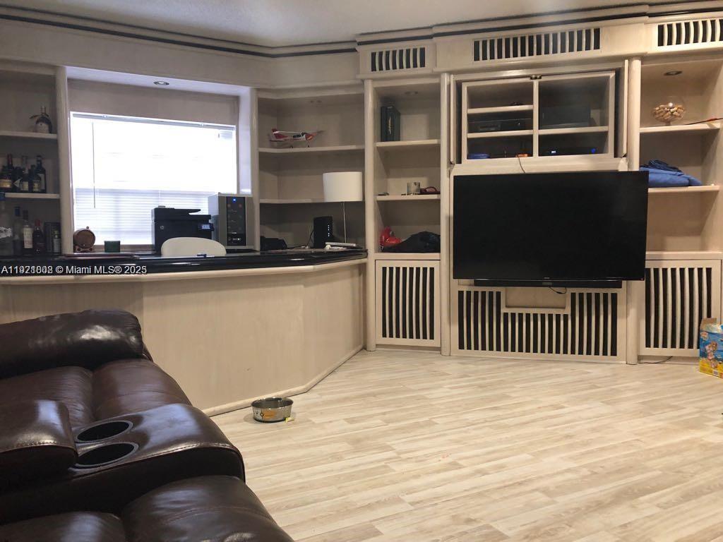 AMEND PLAT OF DORAL WOODS - Residential Lease