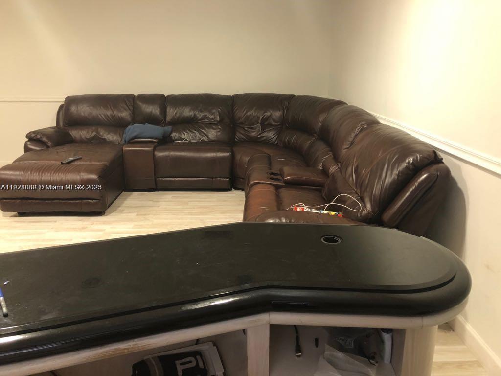 AMEND PLAT OF DORAL WOODS - Residential Lease