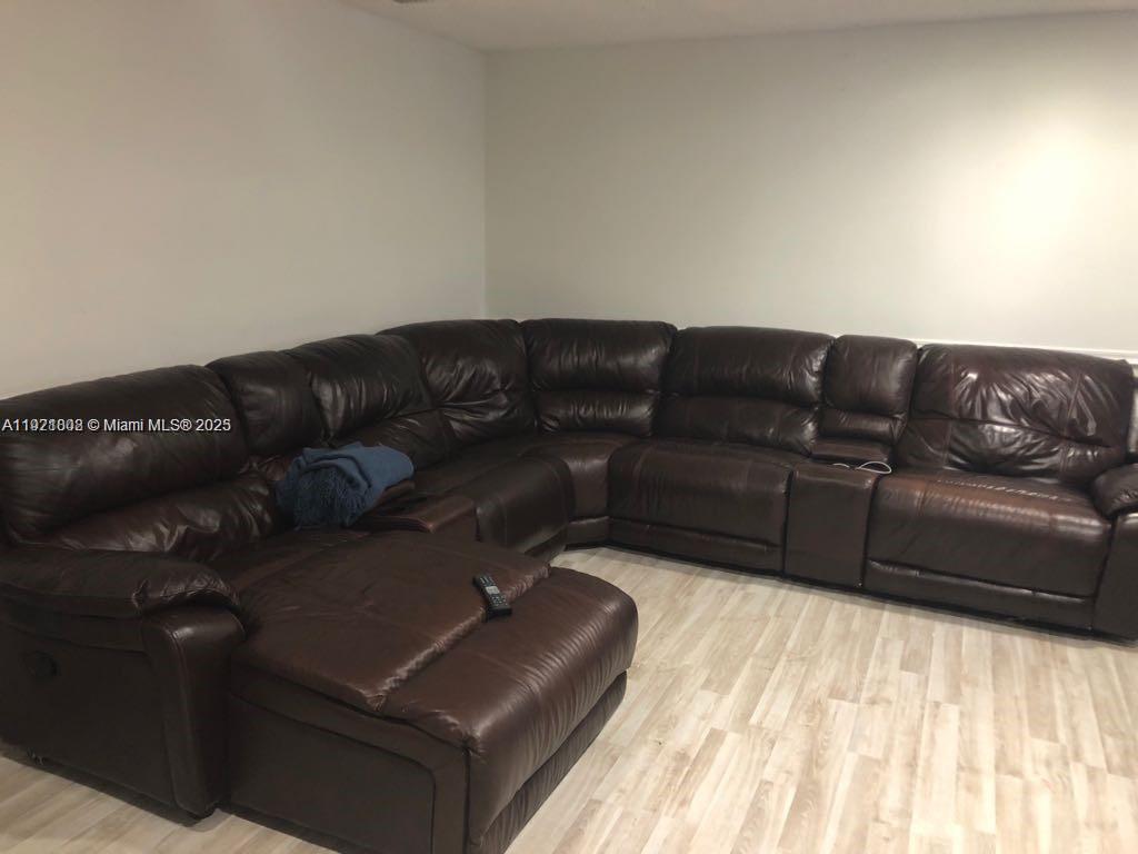 AMEND PLAT OF DORAL WOODS - Residential Lease