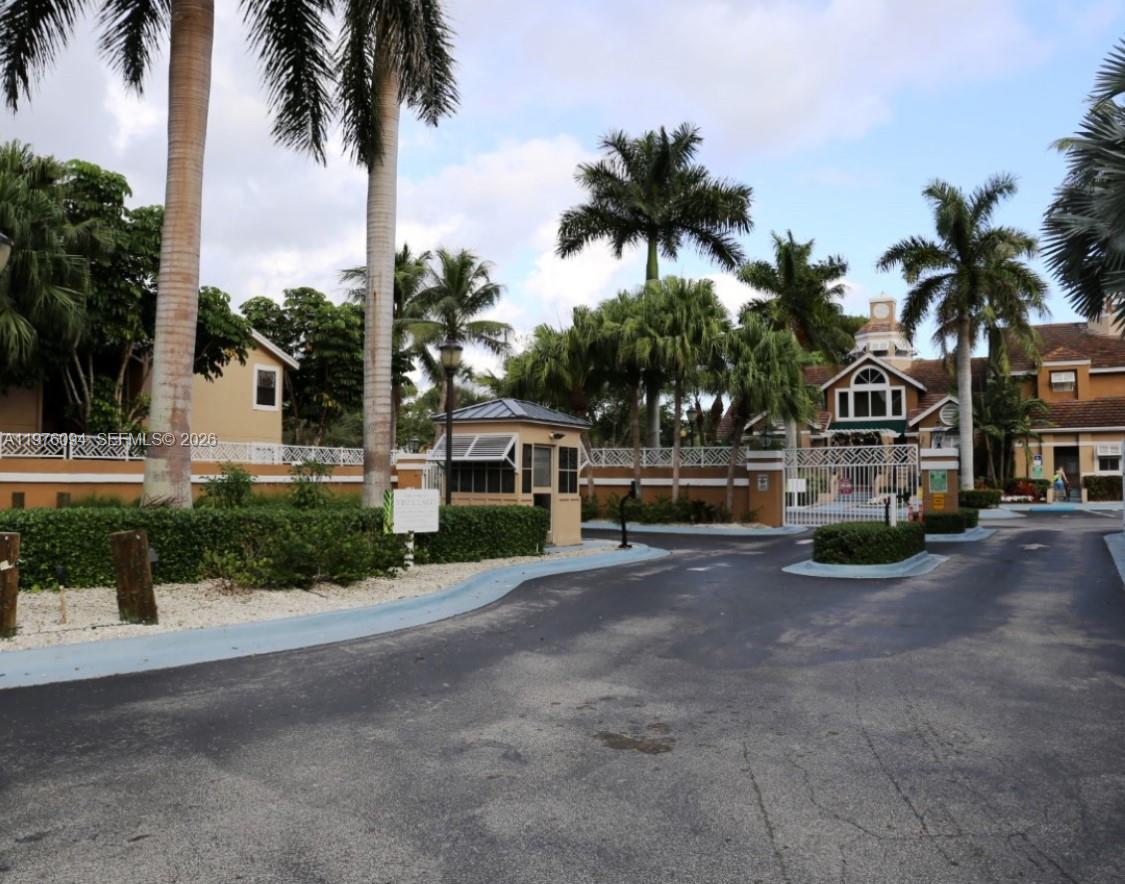 VISTA LAGO AT THE HAMMOCK - Residential