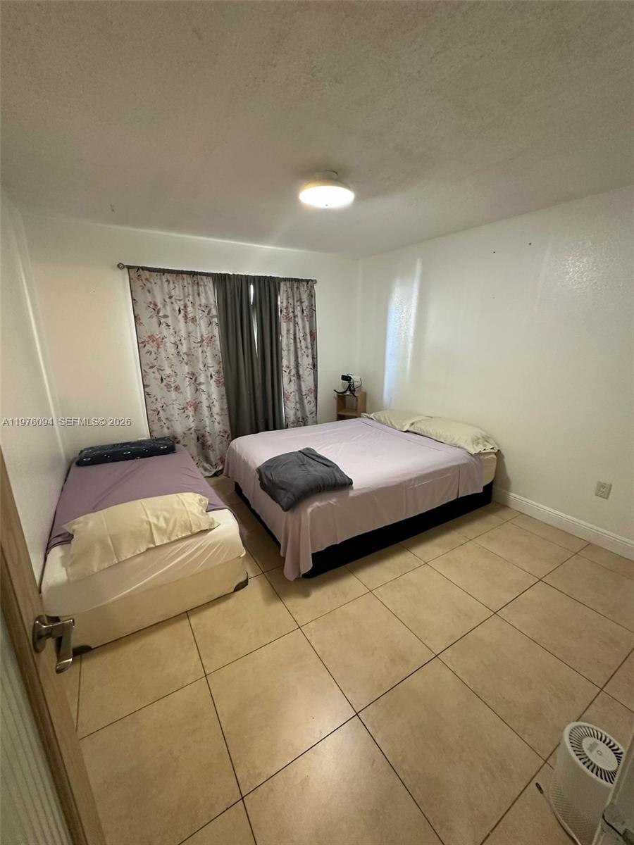 VISTA LAGO AT THE HAMMOCK - Residential