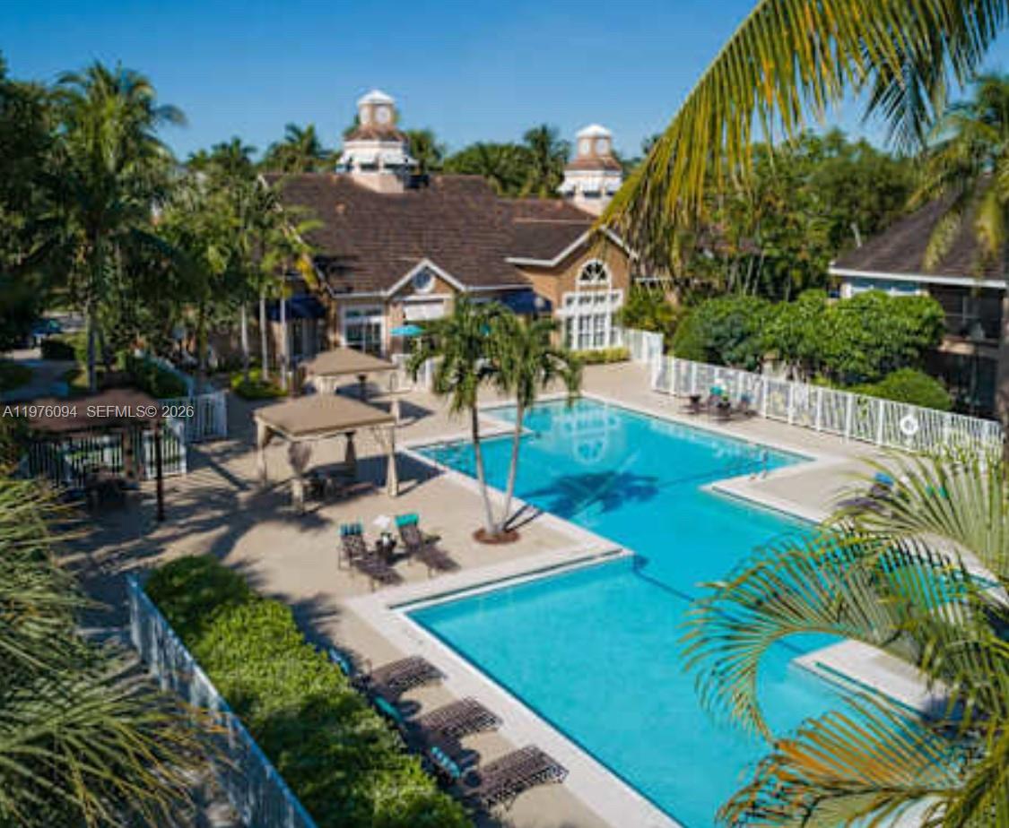 VISTA LAGO AT THE HAMMOCK - Residential