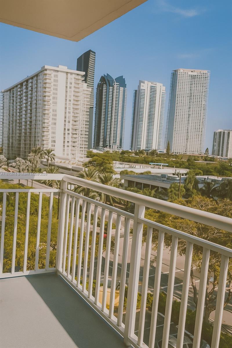 WINSTON TOWERS 200 - Residential