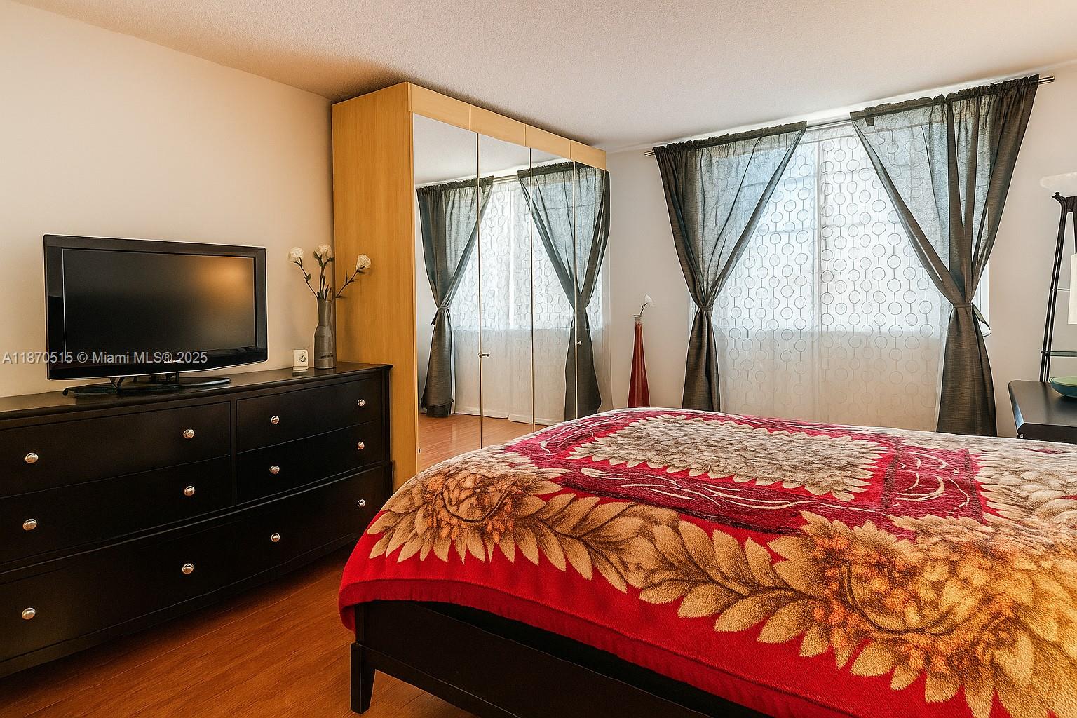 WINSTON TOWERS 200 - Residential