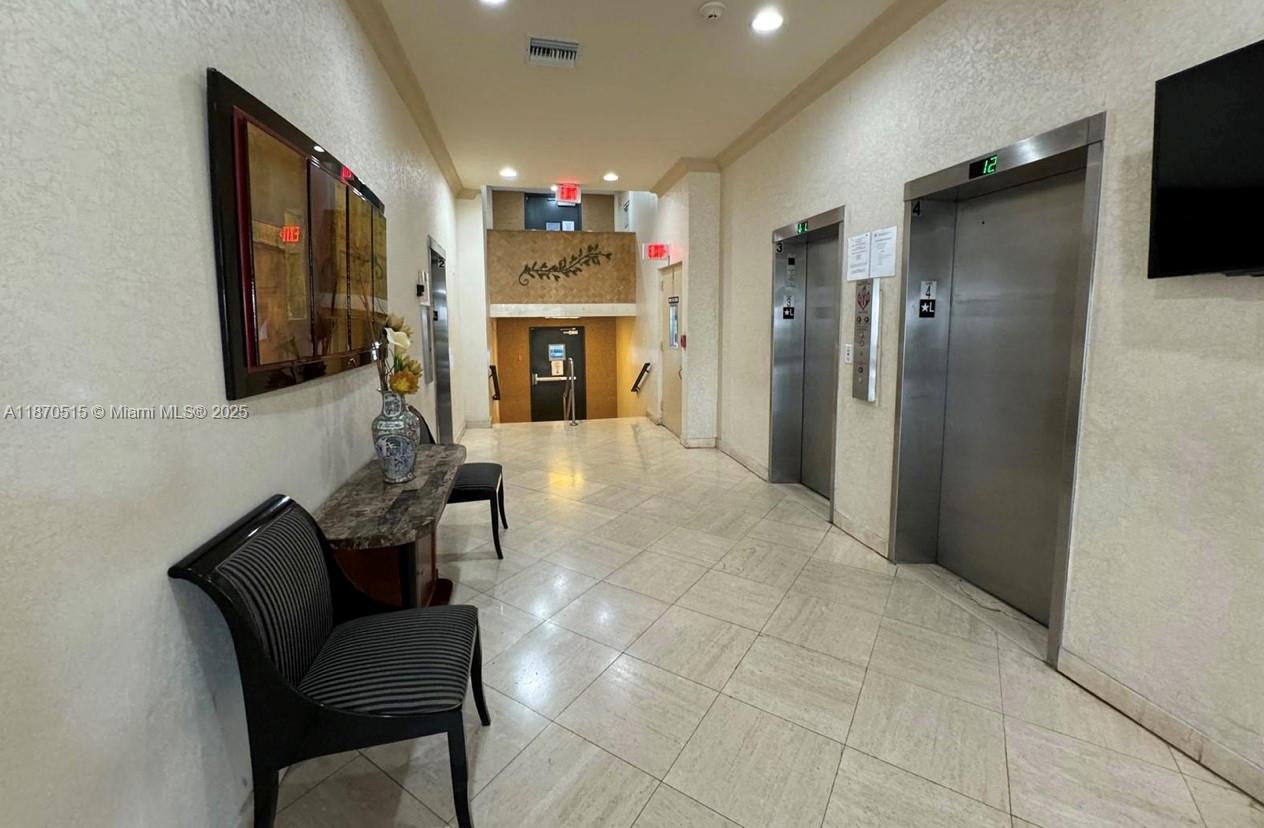 WINSTON TOWERS 200 - Residential