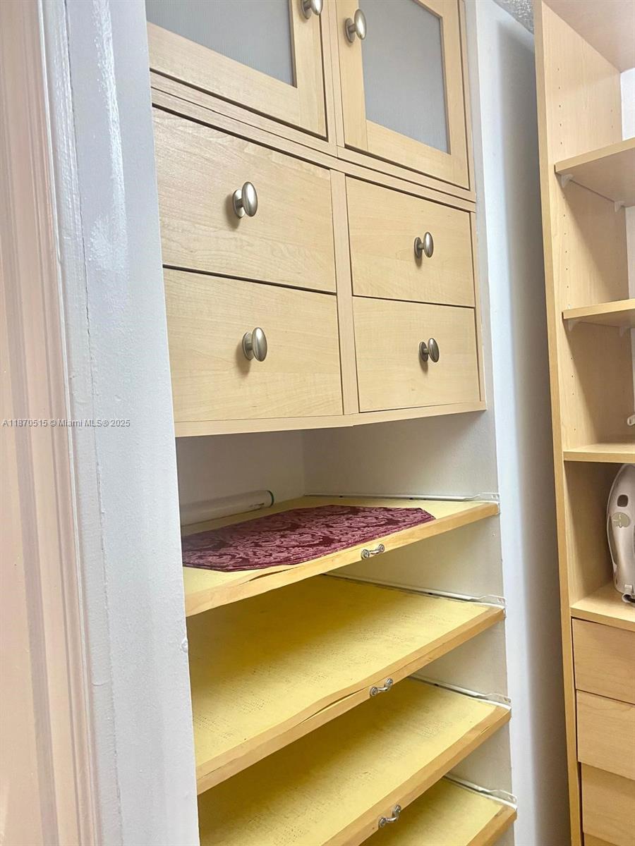 WINSTON TOWERS 200 - Residential