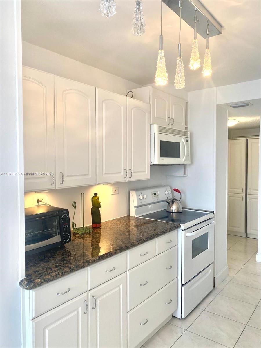 WINSTON TOWERS 200 - Residential