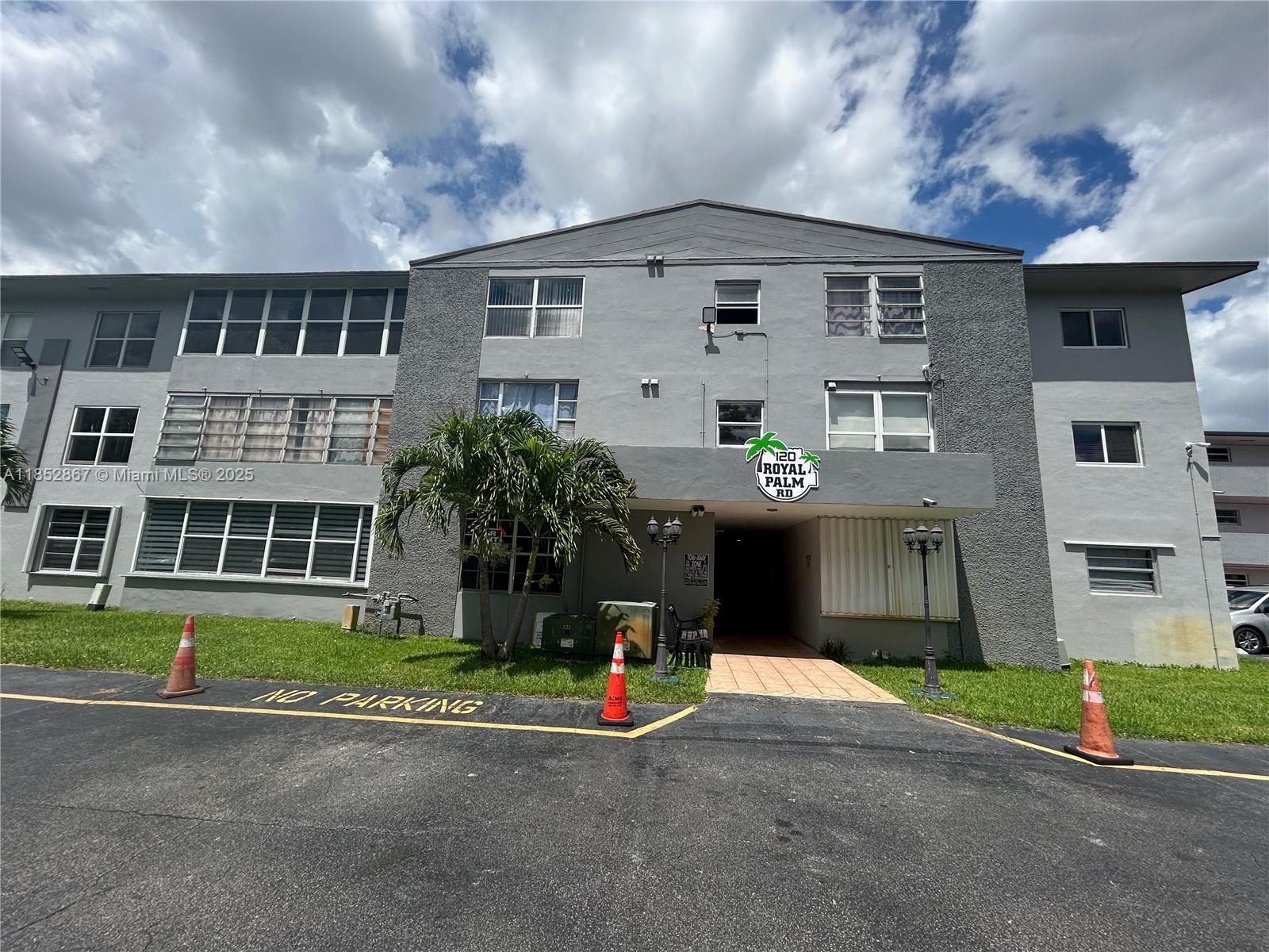 Beautiful and spacious condo located on the third floor, featuring 2 bedrooms and 2 bathrooms. Includes one assigned parking space and additional guest parking. Situated in a well-maintained community. Association approval required for all tenants.