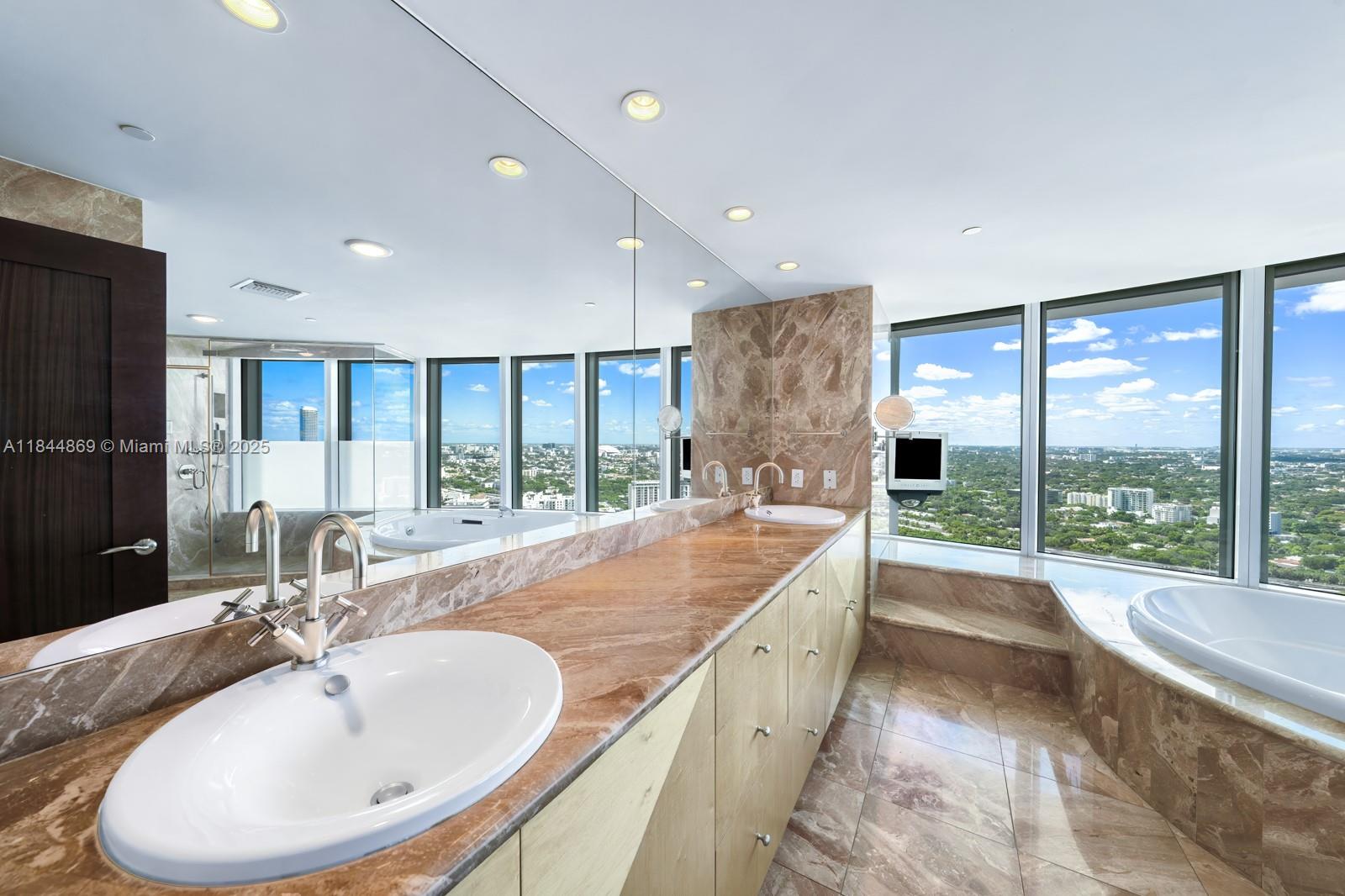 SANTA MARIA CONDO - Residential