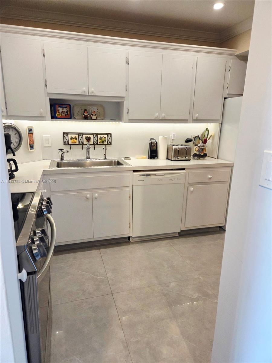 HILLCREST EAST NO 22 COND - Residential