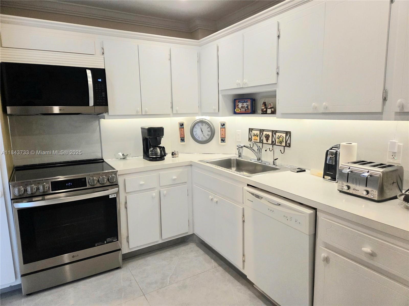 HILLCREST EAST NO 22 COND - Residential