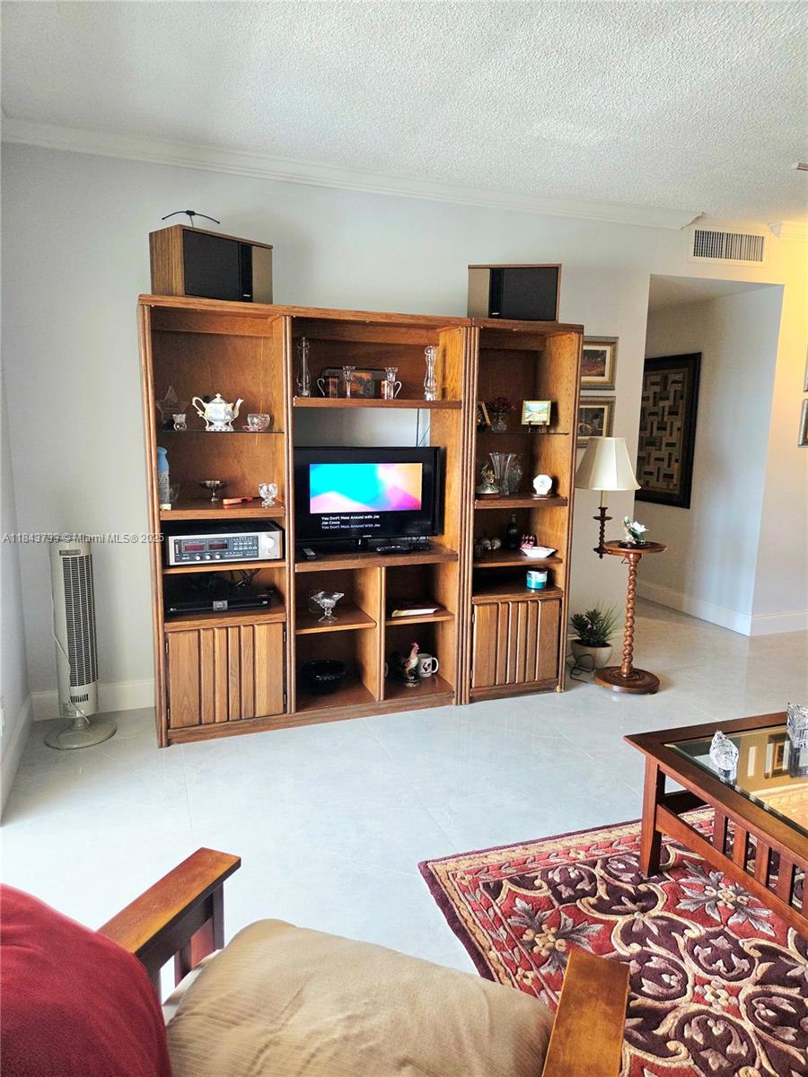 HILLCREST EAST NO 22 COND - Residential