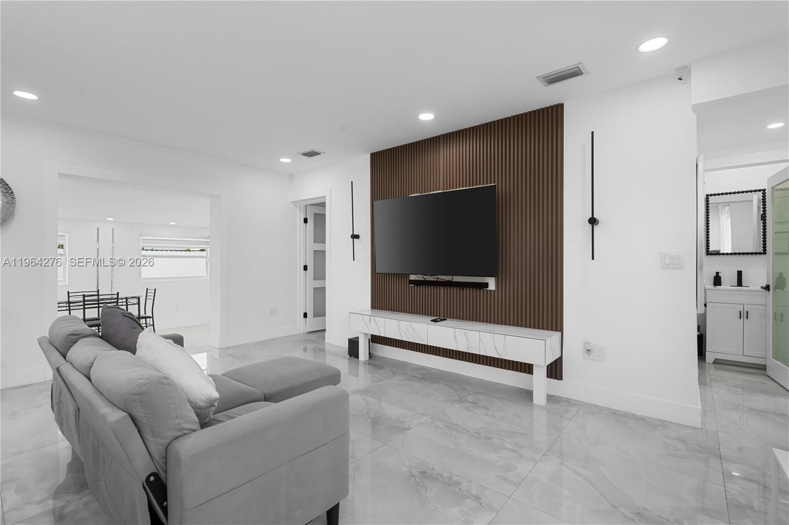 W MIAMI SHORES SEC B - Residential