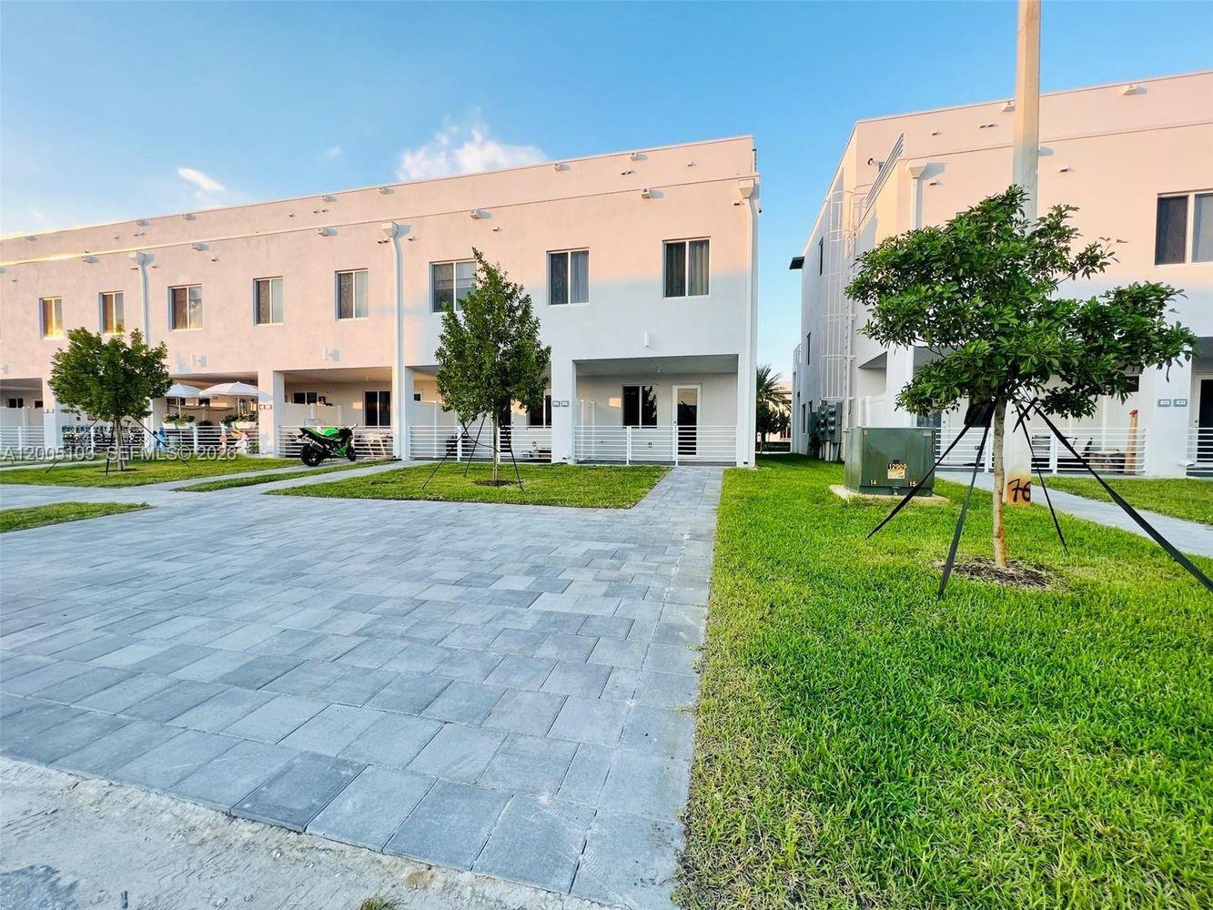 LANDMARK AT DORAL - Residential